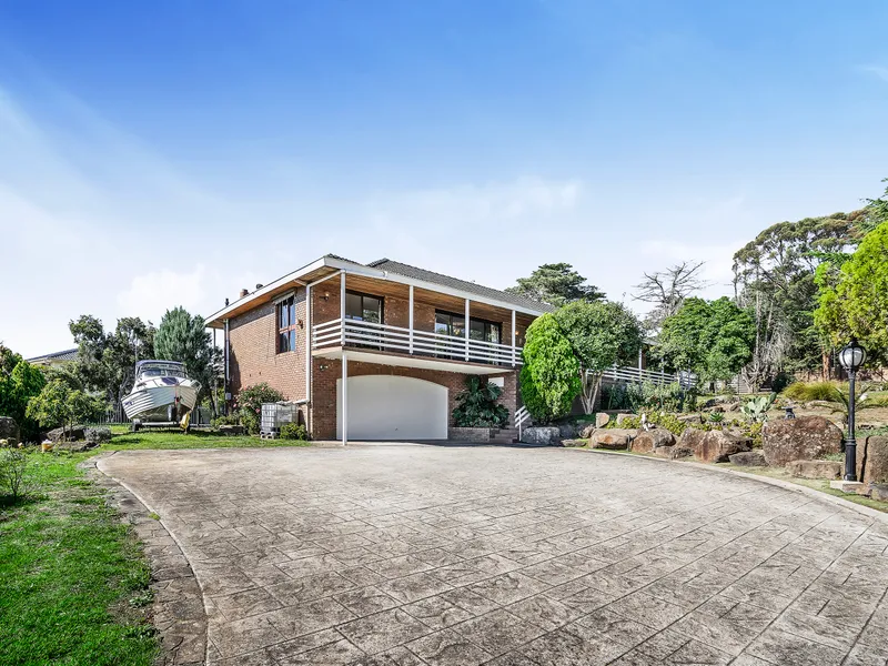 Large Scale Living in Prestigious Location