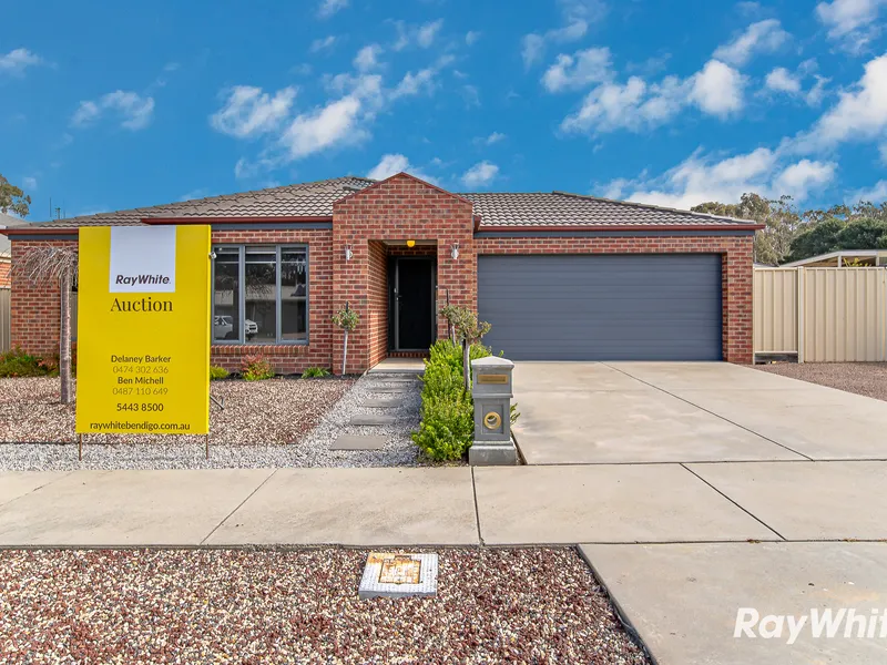 Modern family home with side access & shed!
