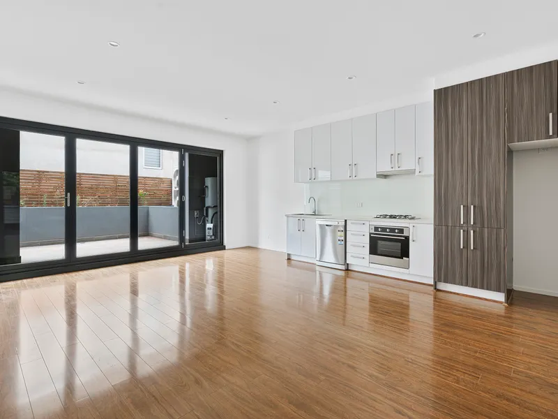 Nearly new townhouse in prime location