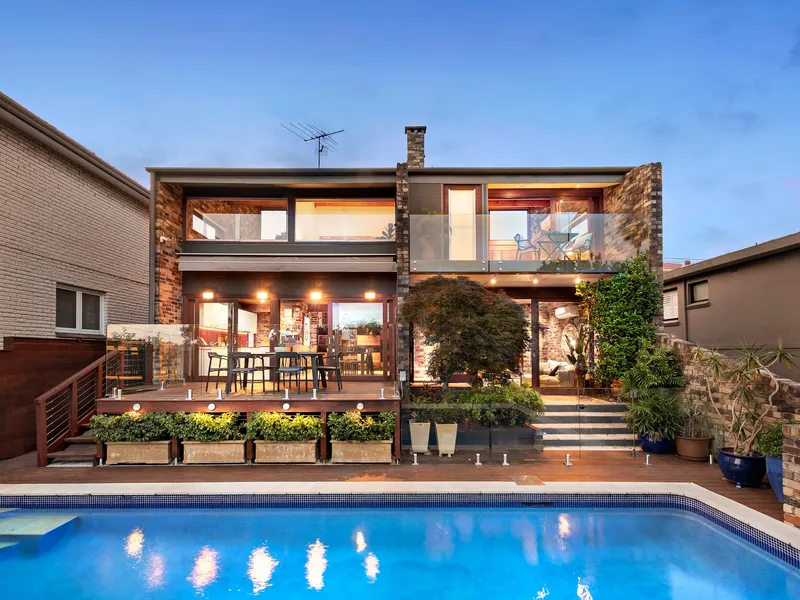 River view Harry Seidler home on north rear 580sqm