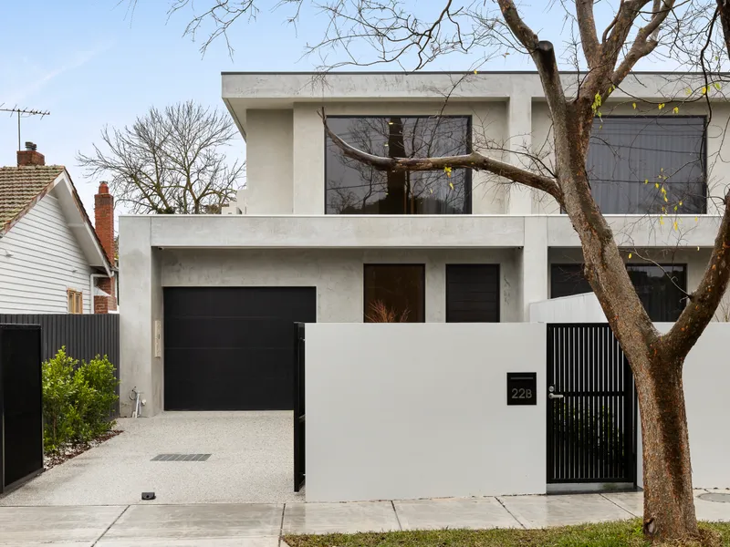 Modern Luxury - 4 bedroom townhouse