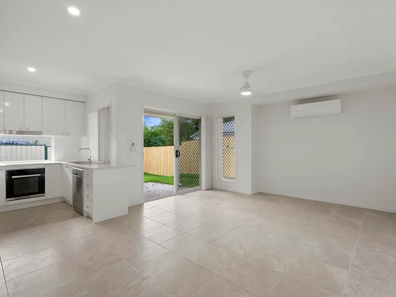 MUST SEE, BRAND NEW STUNNING 3 BEDROOM DUPLEX!