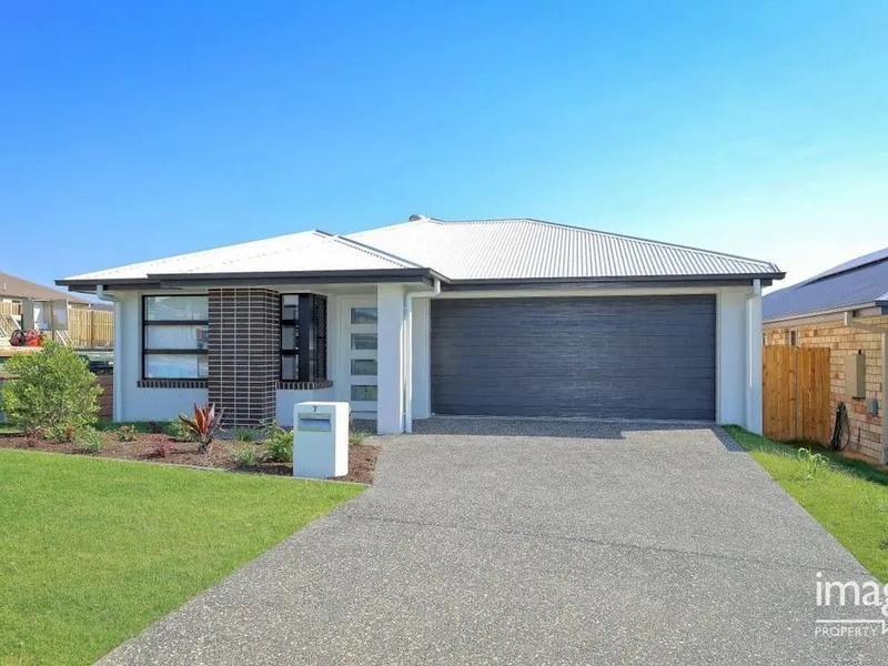 BRAND NEW WITH 2 LIVINGS AVAILABLE AND READY TO GO!!!