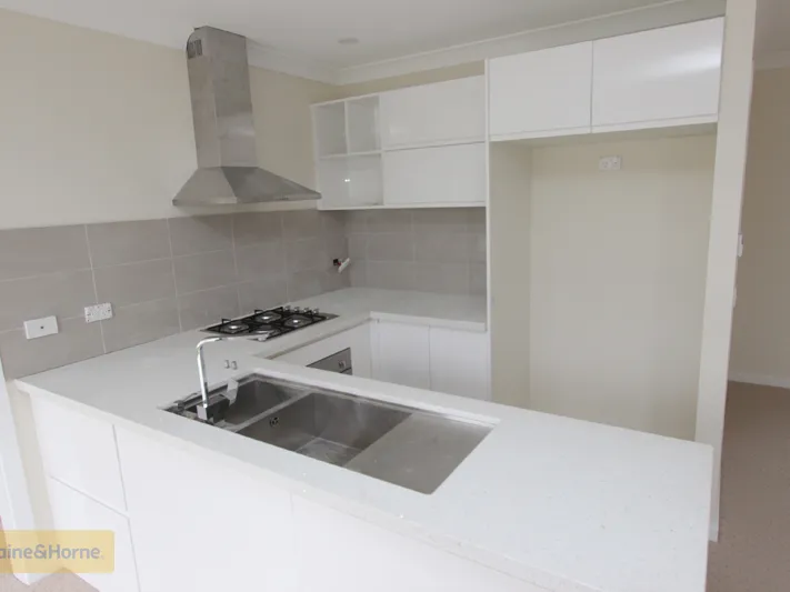 2 Bedroom unit in Gated Community Kelso - Available 3.4.2023