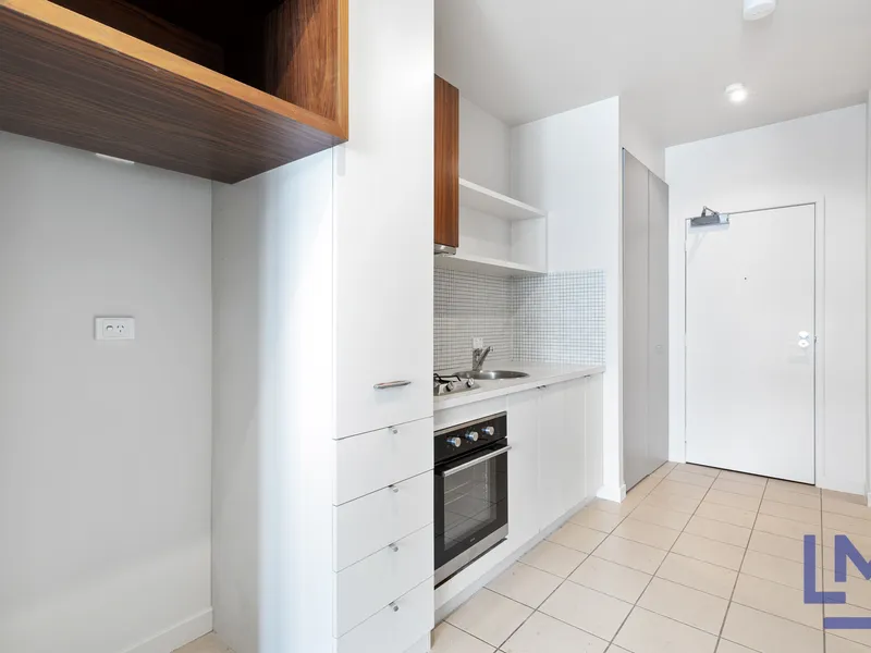 FRESHLY RENOVATED ONE BEDROOM APARTMENT