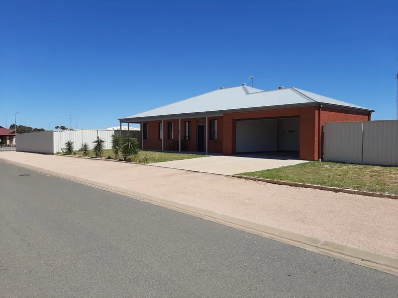 Quality Built Home on 1100 Square Metre corner Allotment 