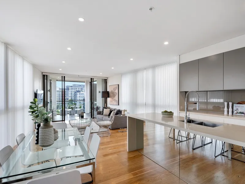 Prized north facing, top floor position overlooking parks & gardens