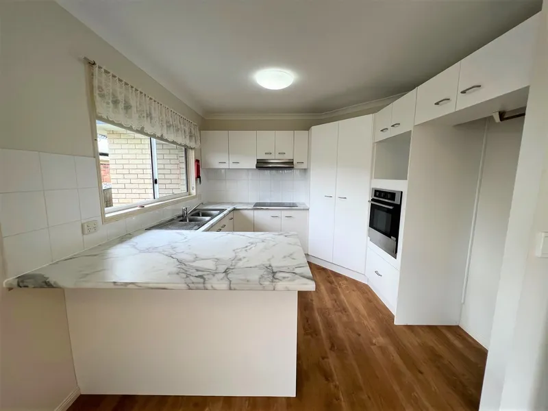 IDEALLY LOCATED 3 BEDROOM DUPLEX