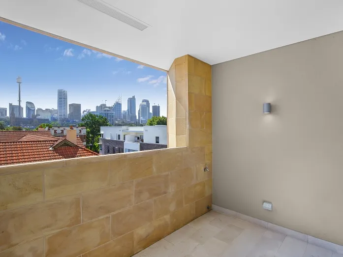 Near New Apartment Offering Inner City Living With Breathtaking Harbour Views!