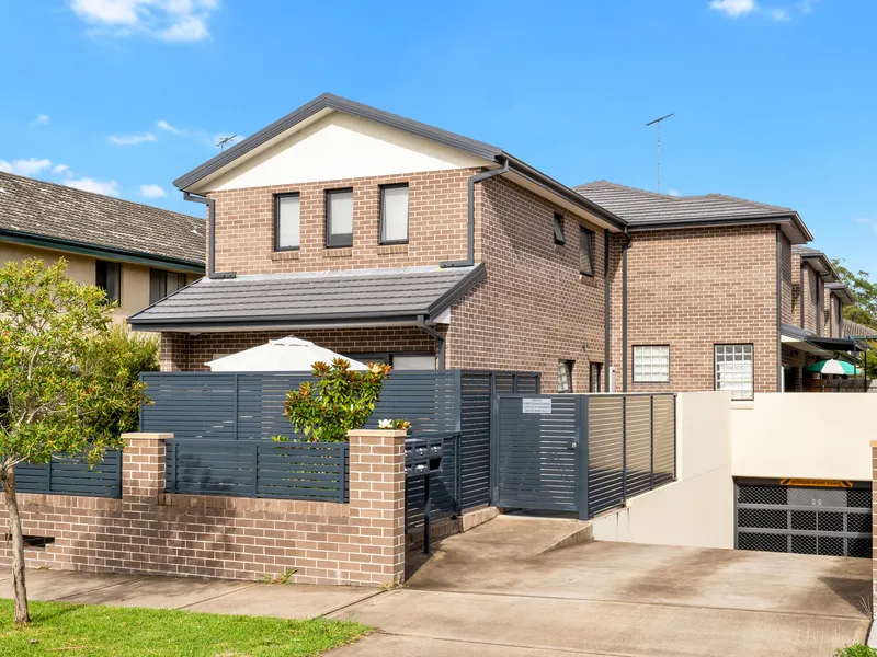 Two Bedroom Spacious Townhouse In Croydon Park