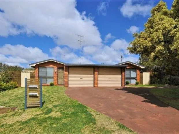 Solid Duplex Investment in a Fantastic Location!