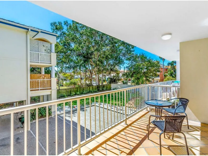 Fantastic first floor apartment moments to the Broadwater