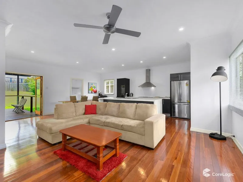 ENTRY LEVEL LIVING IN CAMP HILL WITH BONUS COMMERCIAL OPPORTUNITY!!!