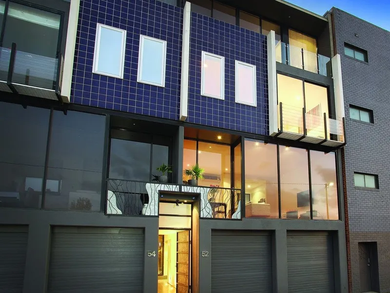 DESIGNER LIVING CLOSE TO WORK AND PLAY