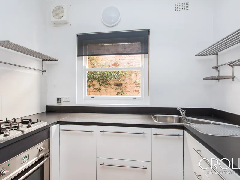 Two Bedroom Apartment in Convenient Locale