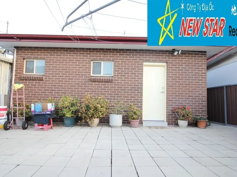 2 Bedroom Granny Flat = 150m distance from shop