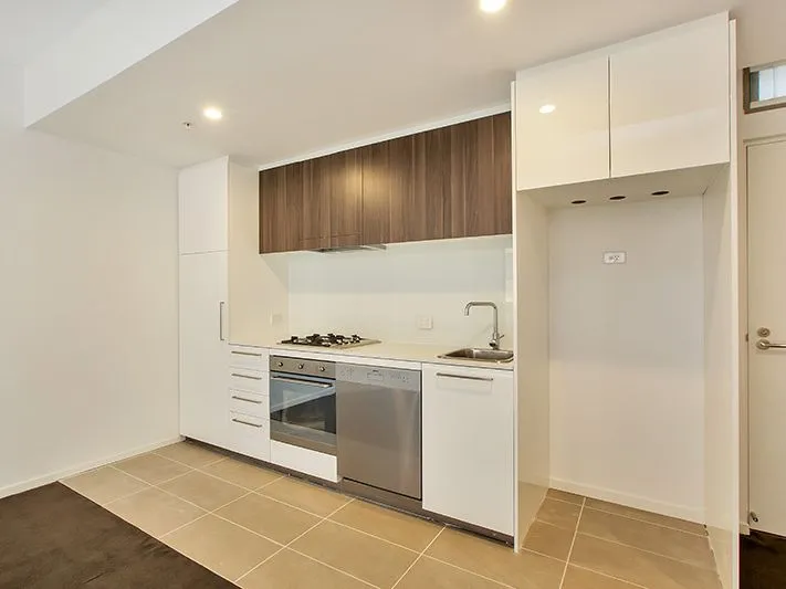 Spacious & Light Filled 1 Bedroom Apartment with Study