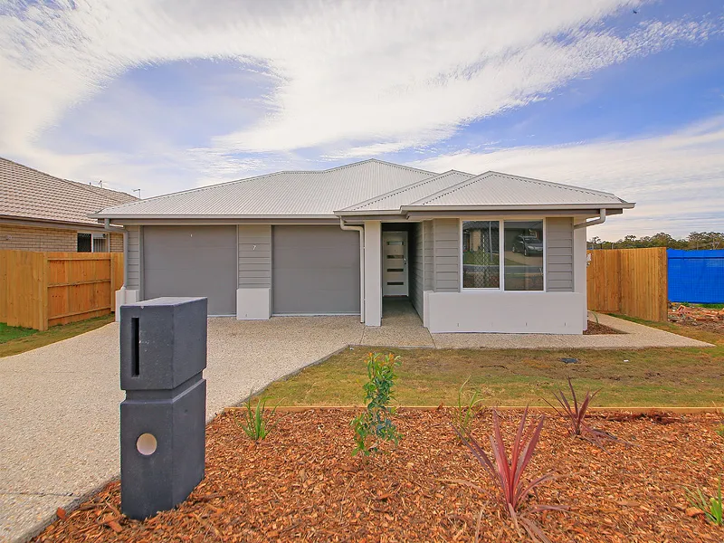 A MUST SEE, 2 BEDROOM HOME WITH AIR CONDTIONING WITH SPACIOUS YARD!