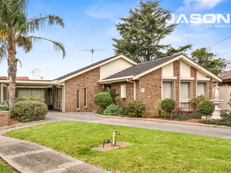 RENOVATED FAMILY HOME - TULLAMARINE