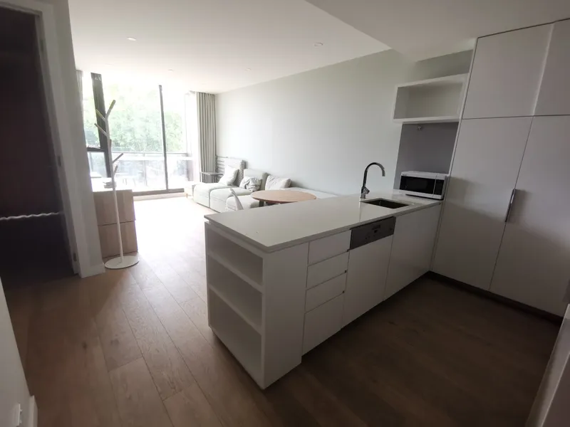 Furnished apartment in the heart of Surrey Hills