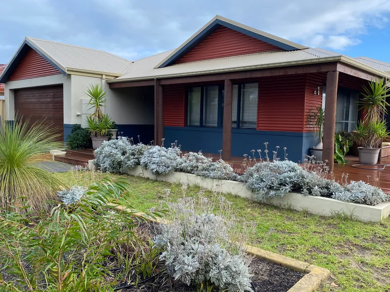 LIVE CLOSE TO THE BEACH IN BEAUTIFUL DALYELLUP!