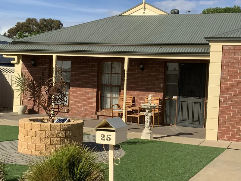 Spacious upmarket living in fantastic location