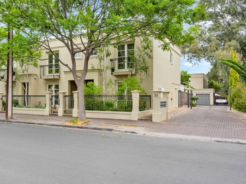 Elegant Townhouse in a Small Gated Community