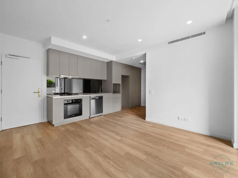 Modern 1 Bedroom Apartment, Close to James Street and HSW