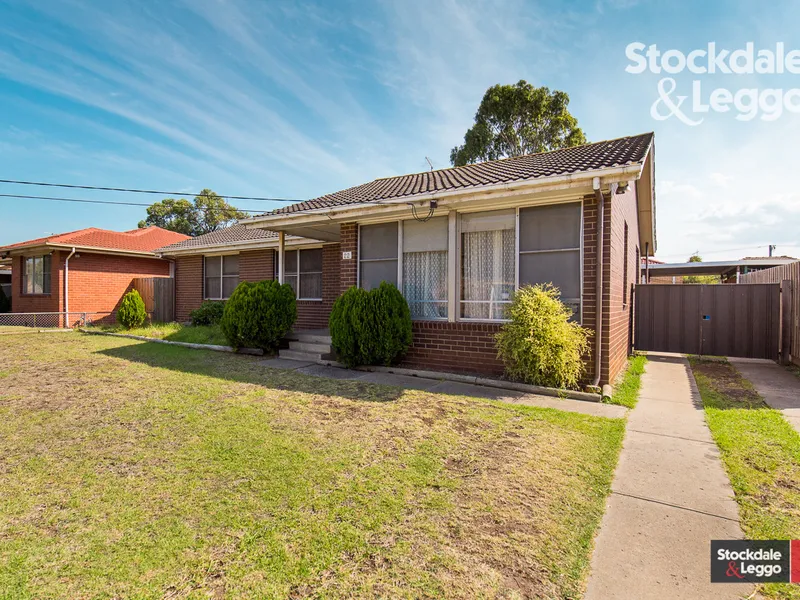3 BEDROOM FAMILY HOME & CLOSE TO LAVERTON TRAIN STATION!!