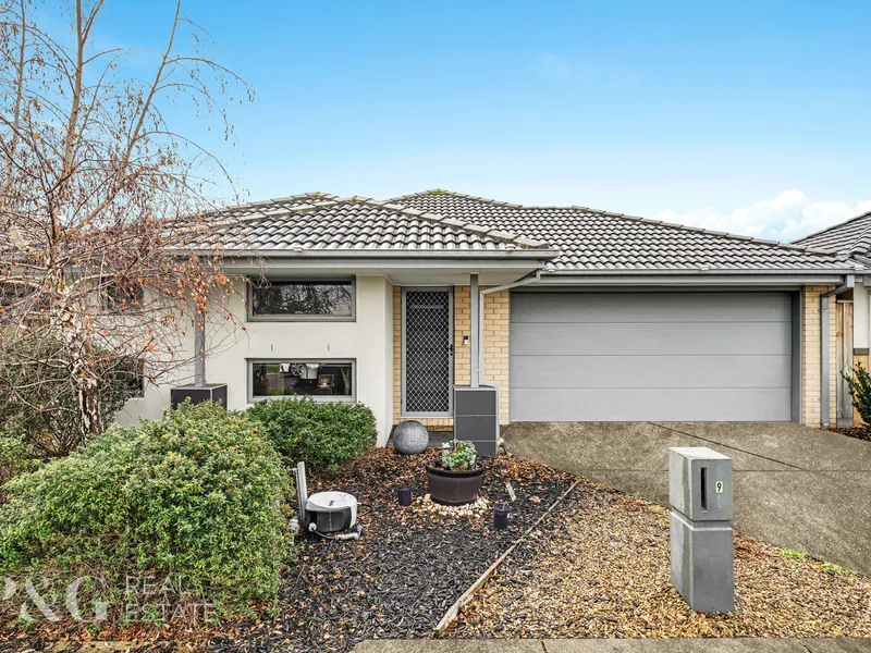 Low Maintenance Family Home In A Superb Location!