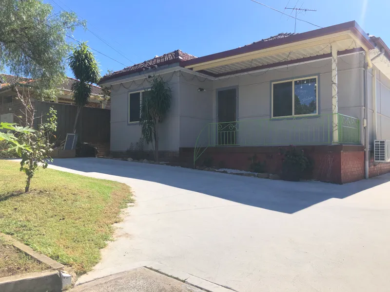 NICE HOUSE - PERFECT LOCATION