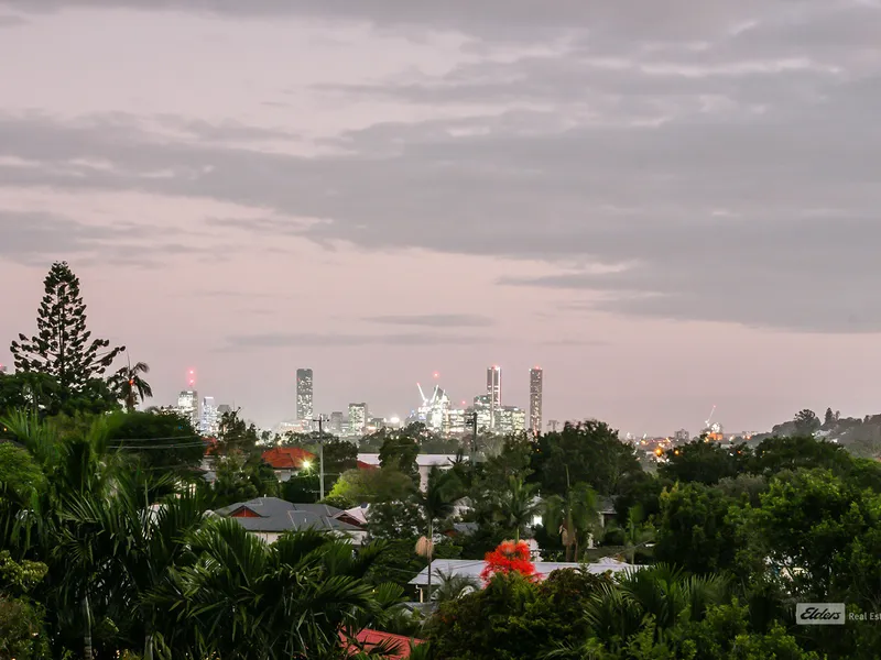 AMAZING CITY VIEWS! IMMACULATE, SPACIOUS HOME!