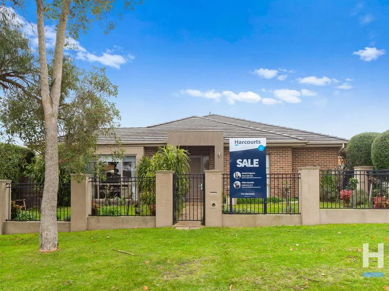 Bright & Spacious Home - Walk to Mills Beach!