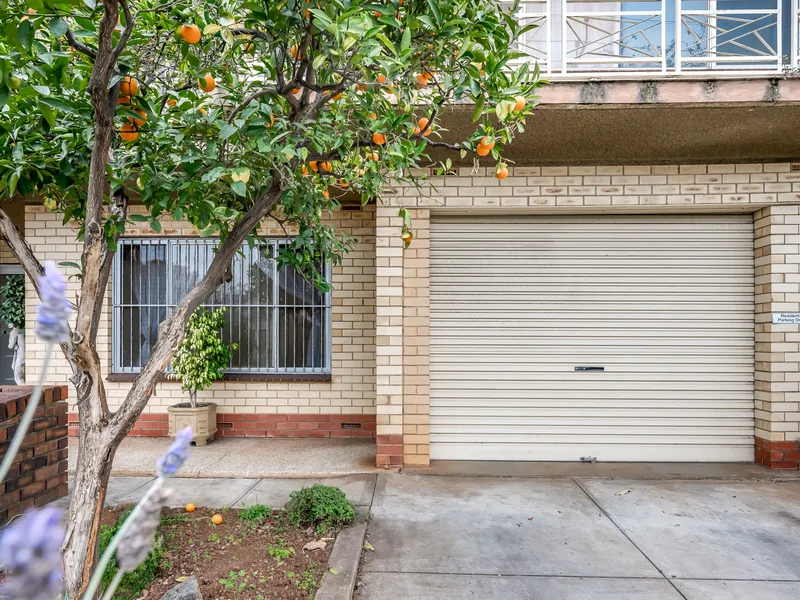 1 BEDROOM UNIT IN GREAT LOCATION – (Entrance on John St)