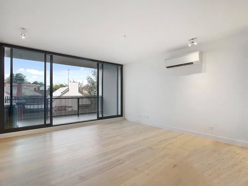 Large Private Balcony & Car space