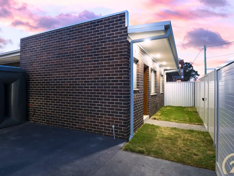 Modern, Spacious Studio Flat!!