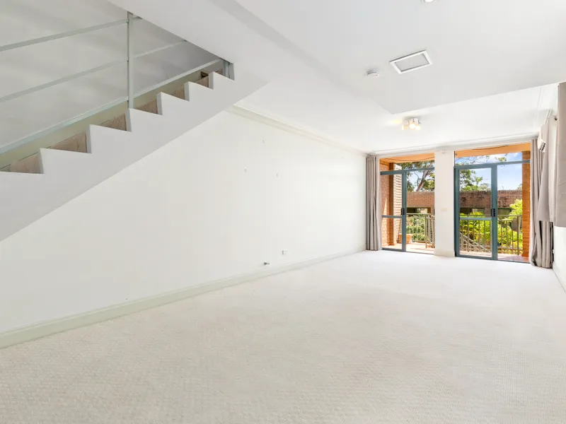 Spacious Pet Friendly Courtyard in Convenient Location