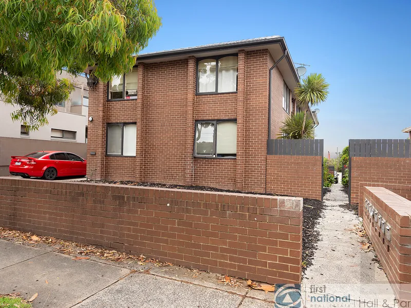 8 Flats, 8 Titles, GR8 Return!