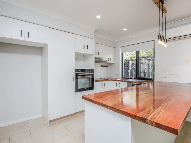 Modern 3 bedroom villa!