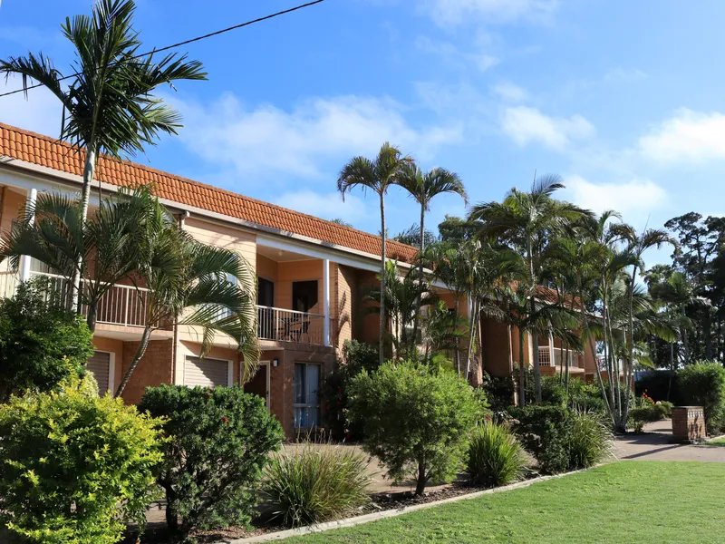 FULLY FURNISHED TOWNHOUSE