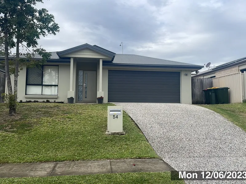 GREAT LOCATION IN PARKINSON