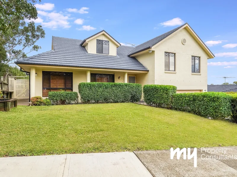 TRI-LEVEL HOME IN NARELLAN VALE!
