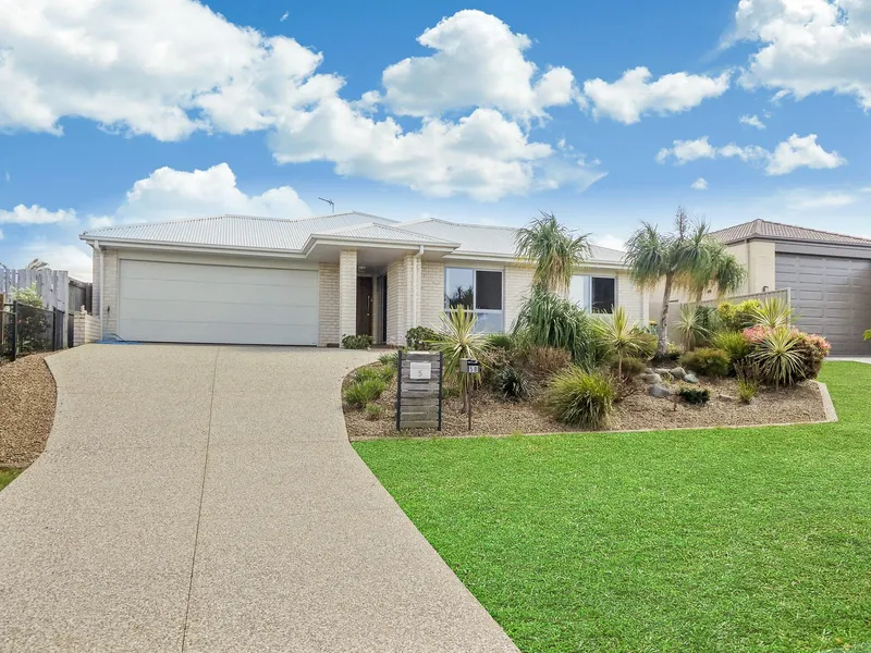 Modern Home with Air-conditioning and Solar
