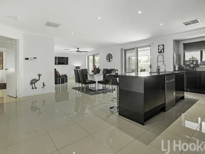 The Wow Factor boasting, 5x3 with inground Pool