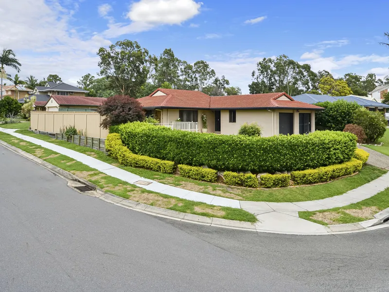 Irresistible Lowset with Pool in Convenient Location !