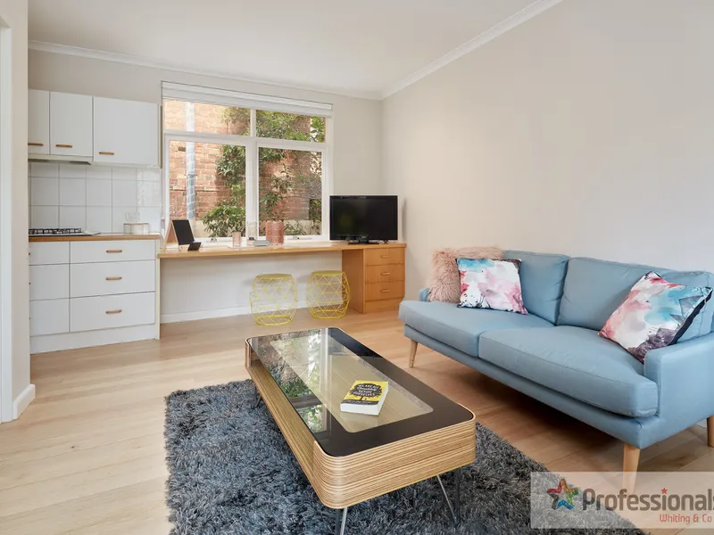 WHAT A BEAUTY! FULLY FURNISHED.