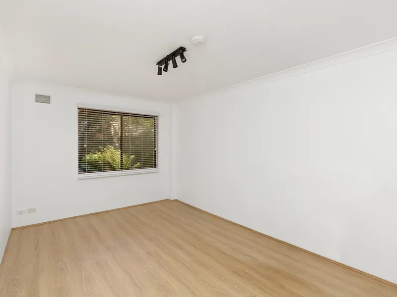 New Renovated Funky Beach Pad!