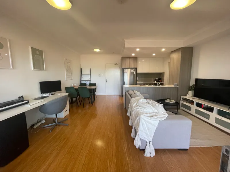 IMMACULATE MODERN APARTMENT IN FLO APARTMENT COMPLEX! LONG TERM LEASE AVAILABLE