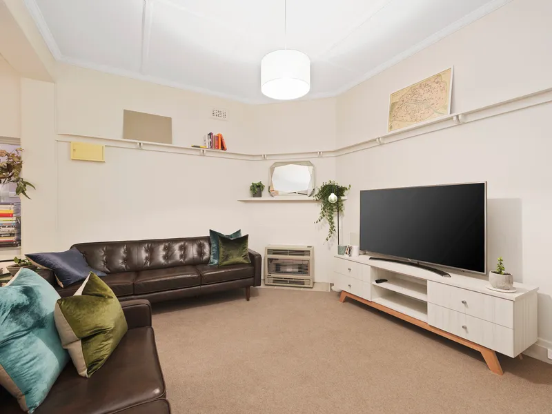 Perfectly Located Two Bedroom Apartment (6 MONTH LEASE)