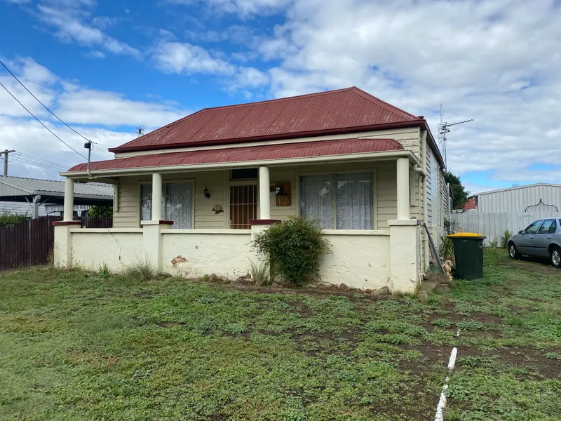 FAMILY HOME ON LARGE BLOCK